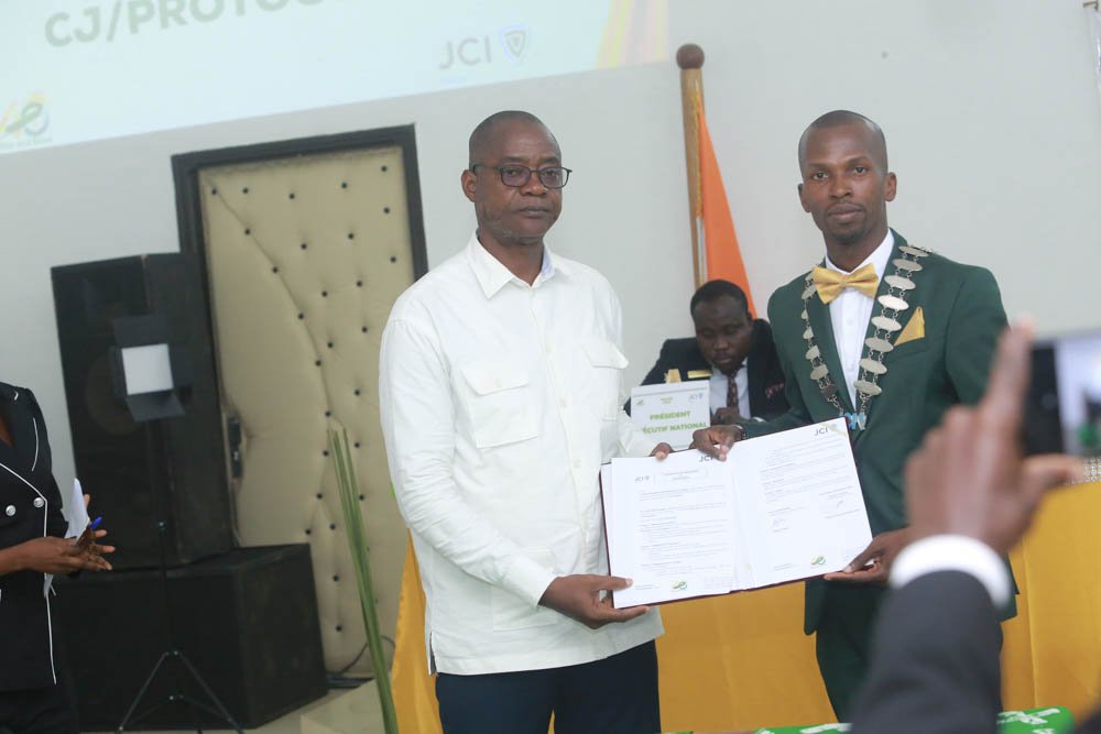 Remise de distinction à la JCI Dabou